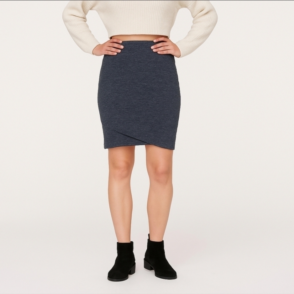 Lululemon Boulevard Bliss Skirt True Navy Blue White 6
